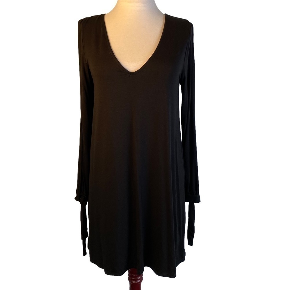 𝅺lulu’s Shifting Dears Black Mini Slit Open Sleeve Dress Size Small - Picture 2 of 8